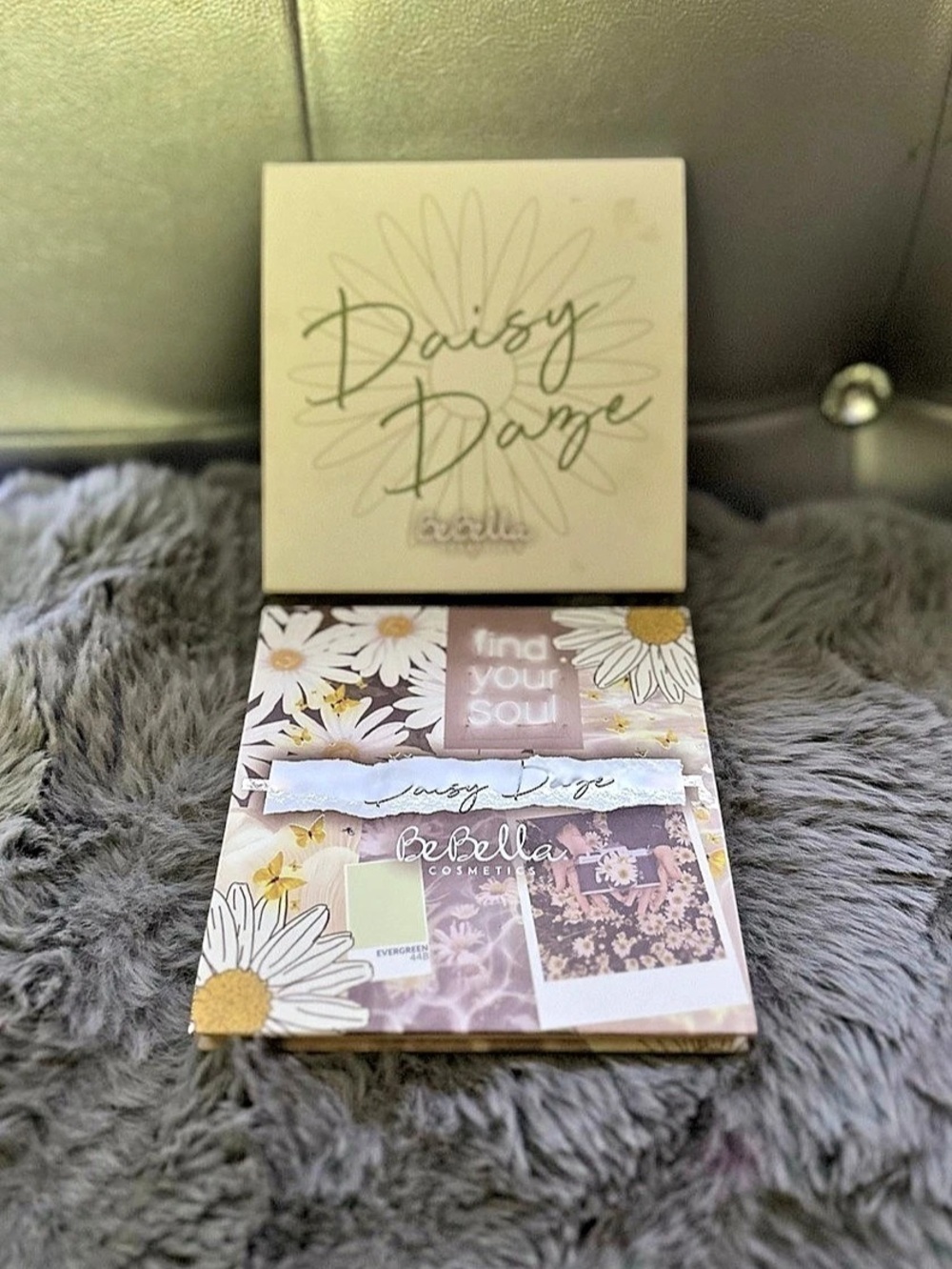 BeBella Daisy Daze  Floral Eyeshadow Palette NWT